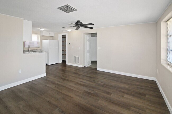 Building Photo - South Venice Annual Home for Rent