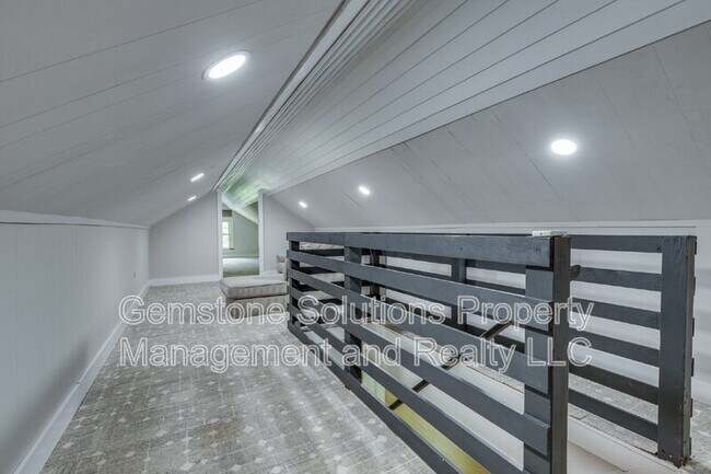 Building Photo - 1017 Jasperson Dr