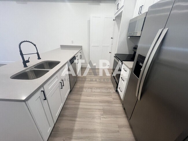 Building Photo - 909 Euclid Ave