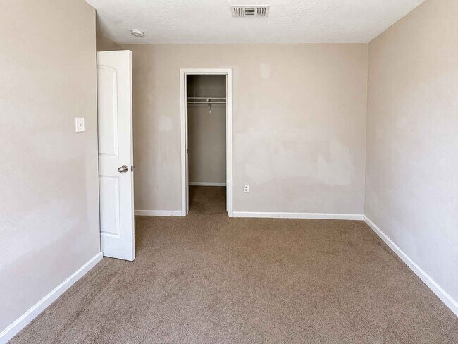 Building Photo - 8607 Sherrywood Dr