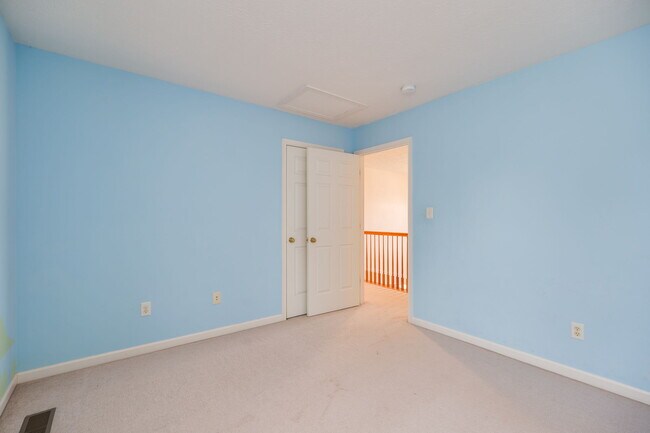 Building Photo - 2233 Oakbrook Blvd