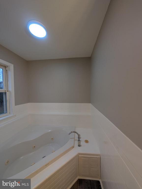 Building Photo - 2 Hawkesbury Ct