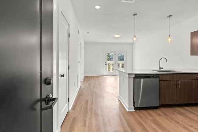 Building Photo - Newer 1 bedroom condo in The Ontario in Na...