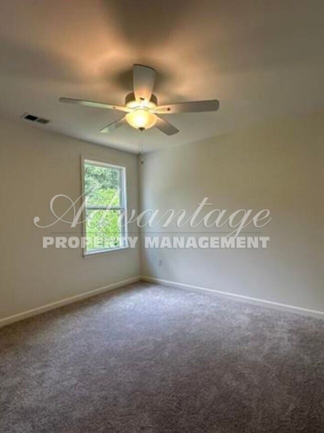 Building Photo - Gorgeous Updated Home For Rent in U of M a...
