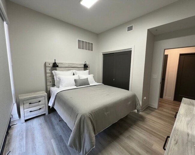 Building Photo - Modern Condo on West Side of Manhattan!