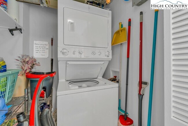 Building Photo - 303 Sugar Top Dr