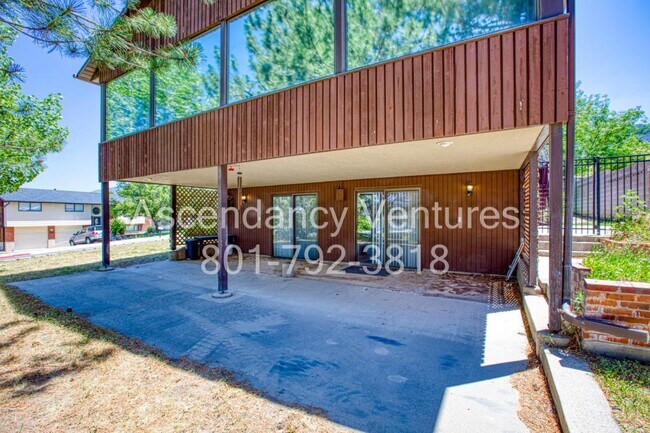 Building Photo - 706 Buzianis Way
