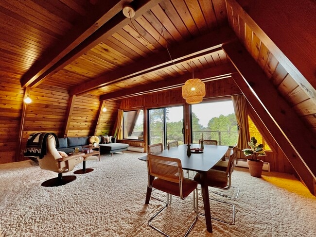 Building Photo - 2780 SW Breakers Dr