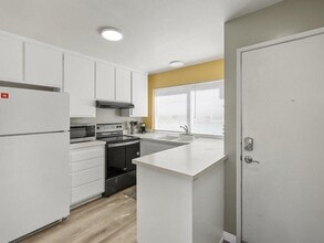 Building Photo - 4700 Sandyland Rd