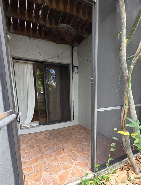 Building Photo - 817 SE 12th Ct