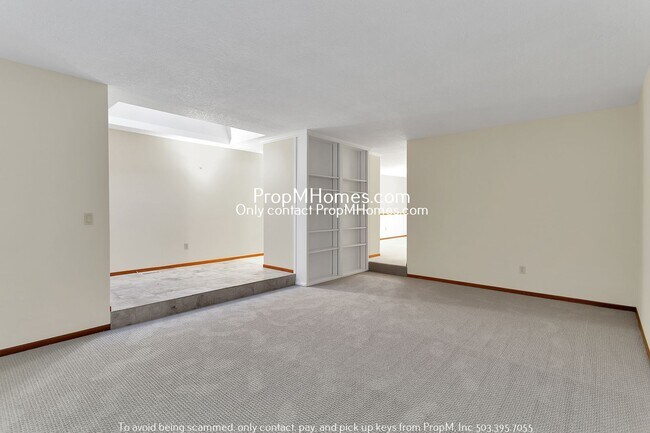 Building Photo - Lake Oswego Beauty! Three Bedroom Ranch Style On 1/4 Acre!