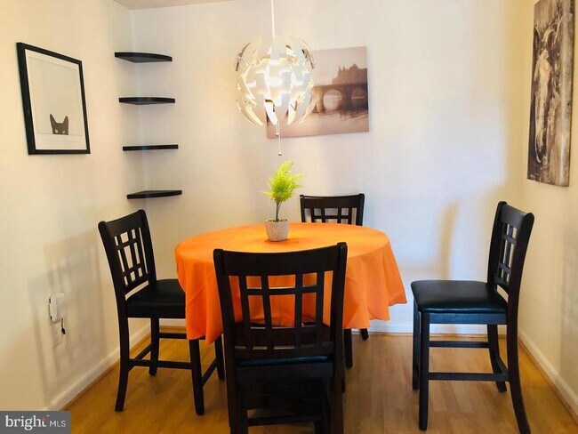 Building Photo - 1055 Gardenview Loop