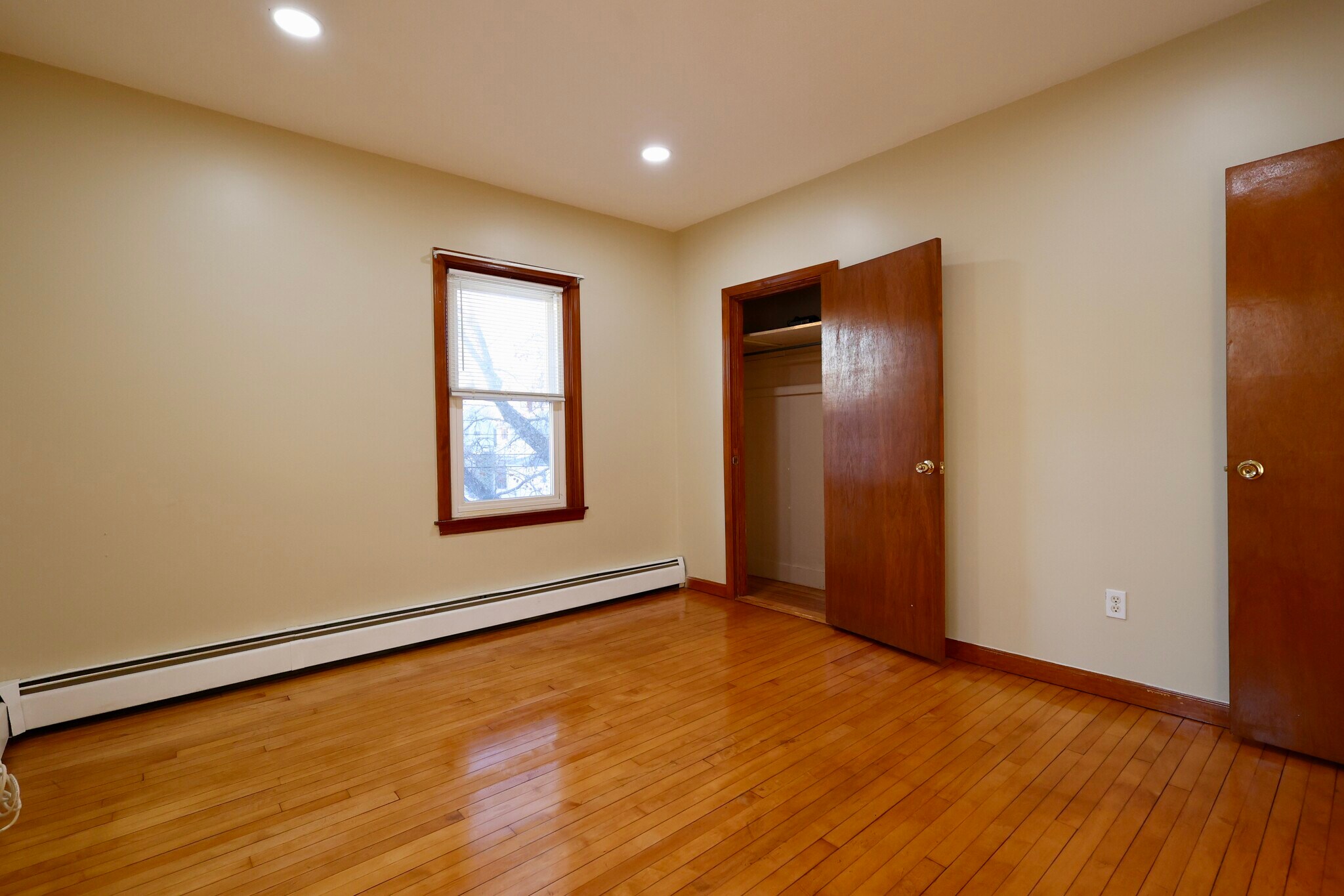 Building Photo - 31 Anthony St