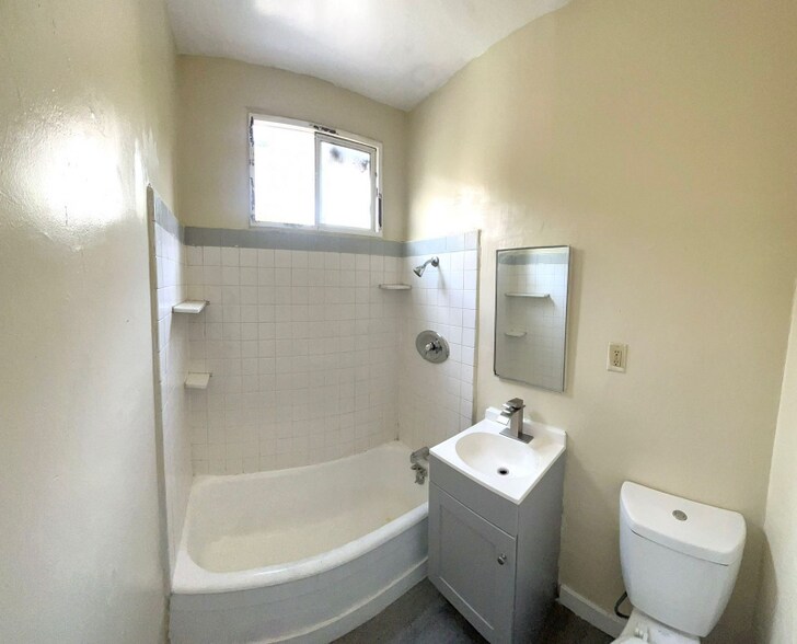 Building Photo - 4017 W 28th St