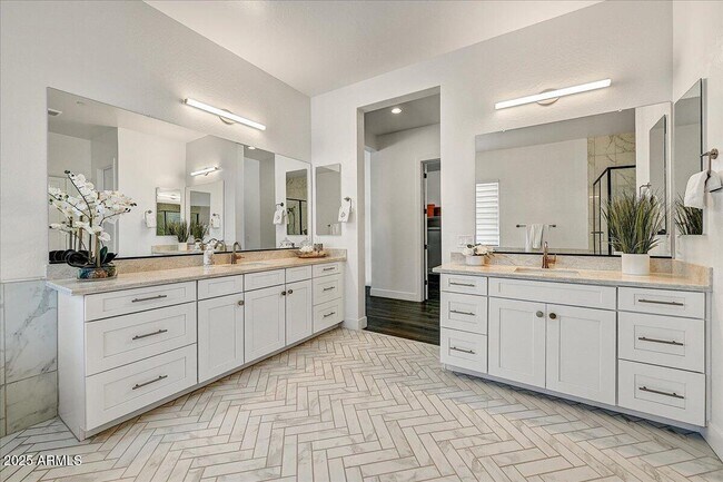 Building Photo - 9407 S 13th Way