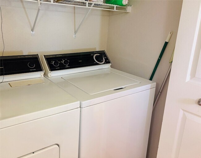 Building Photo - 1330 Old Spanish Trl