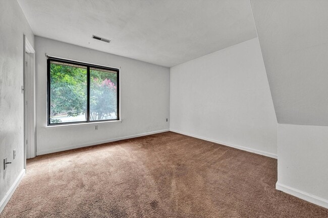 Building Photo - 3337 Forest Ridge Rd