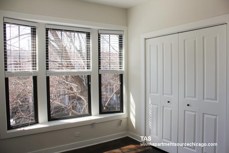 Building Photo - 1606 W Belle Plaine Ave