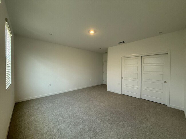 Building Photo - Brand new stunning 4-bedroom, 2.5-bathroom home in the desirable Clovis, CA