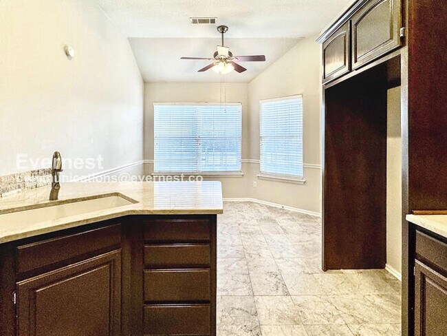 Building Photo - Charming 3-Bed, 2-Bath Home with Fenced Backyard & 2-Car Garage