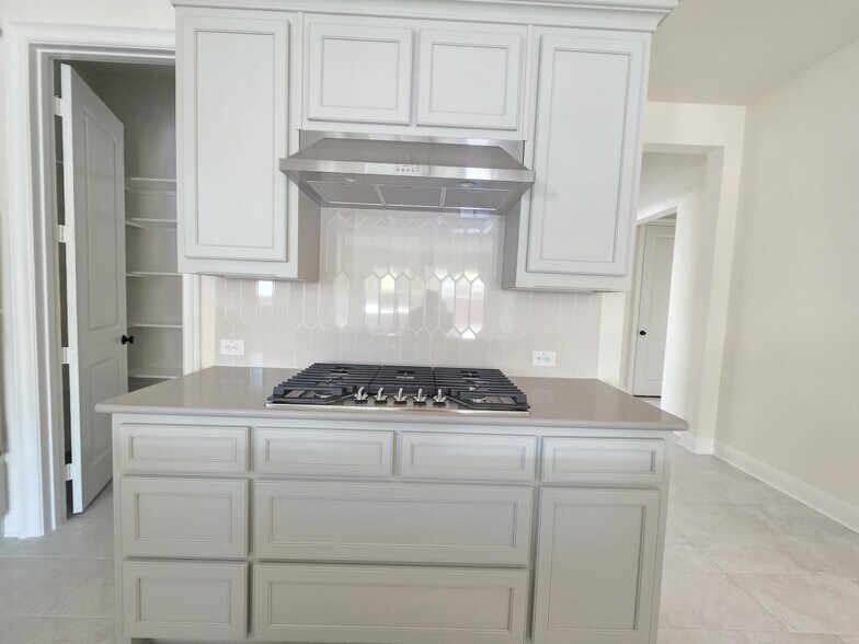 Building Photo - 4512 Hammerstein Blvd