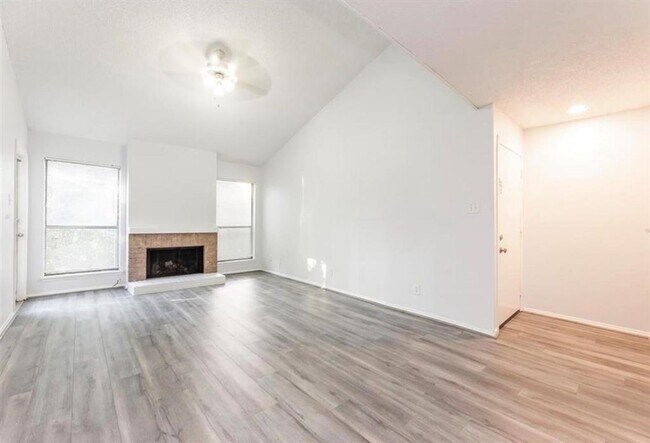 Building Photo - 10047 Westpark Dr