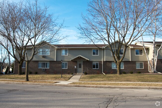 Building Photo - Tudor Oaks Apartments