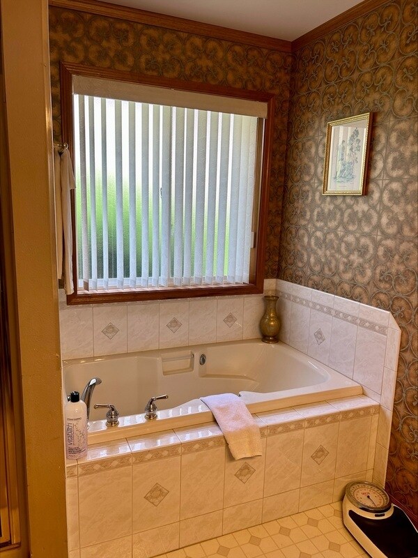 Building Photo - 4739 S Golf Course Dr