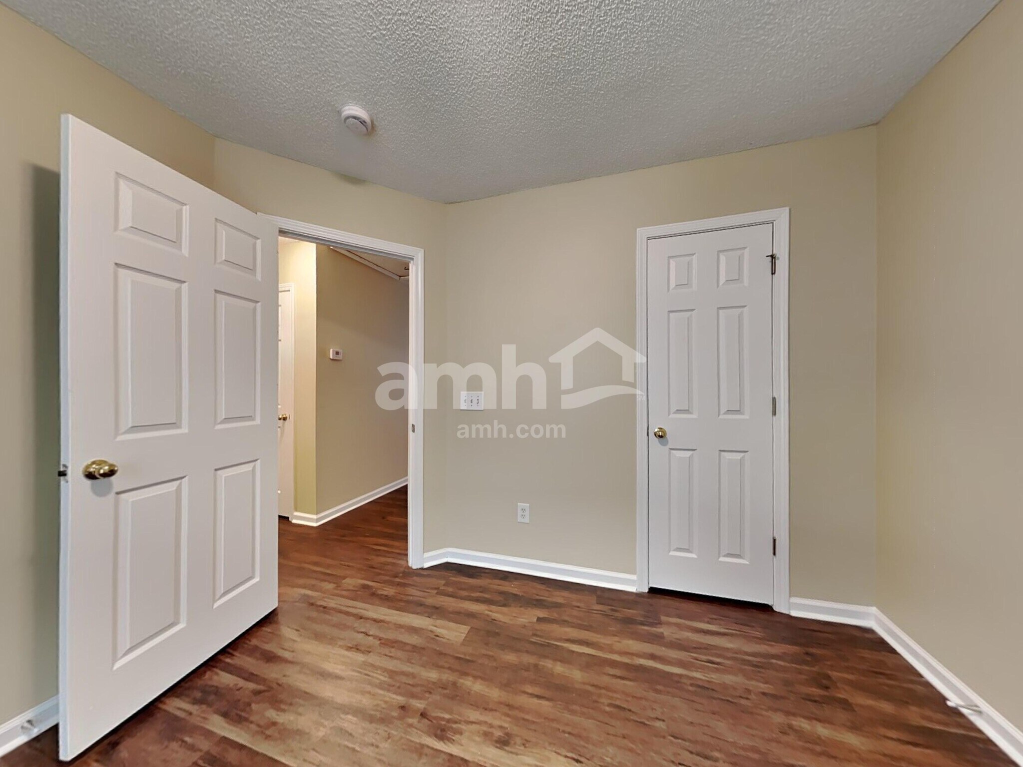 Building Photo - 3011 Maple Leaf Dr
