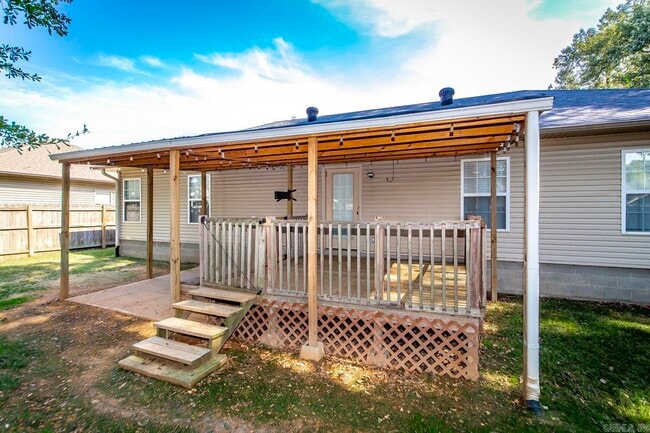 Building Photo - 31 Newcastle Dr