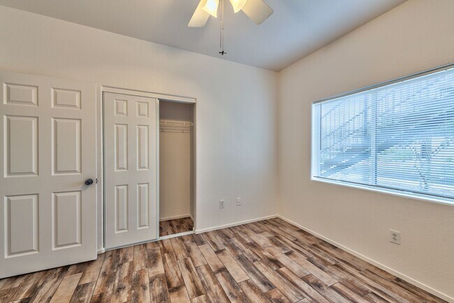 Building Photo - 2291 W Horizon Ridge Pkwy