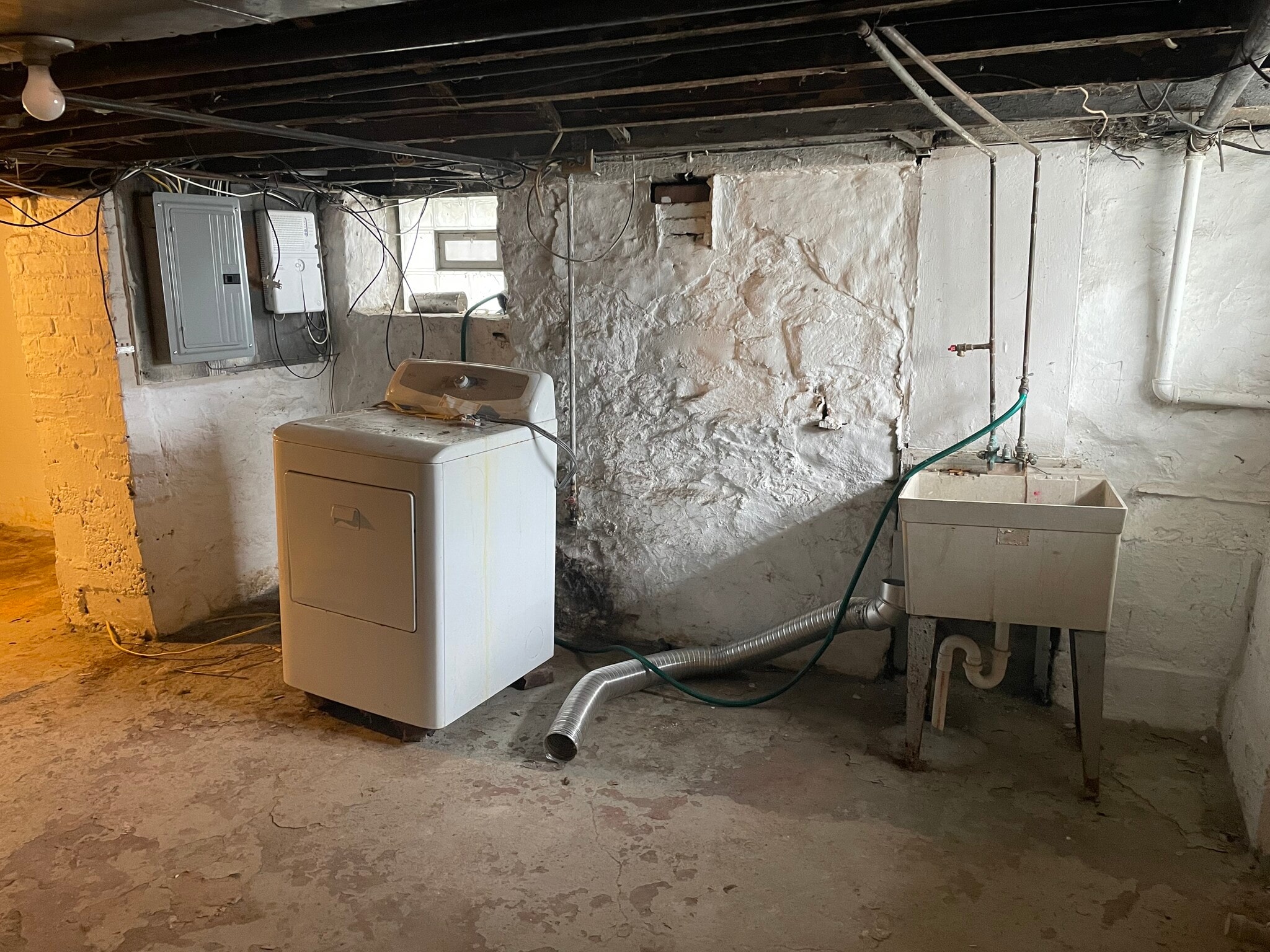 Basement washer / dryer and utility sink - 115 Beckert St