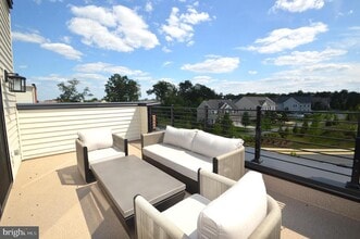 Building Photo - 22790 Tawny Pne Sq