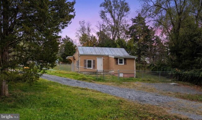 Building Photo - 27292 Old Valley Pike
