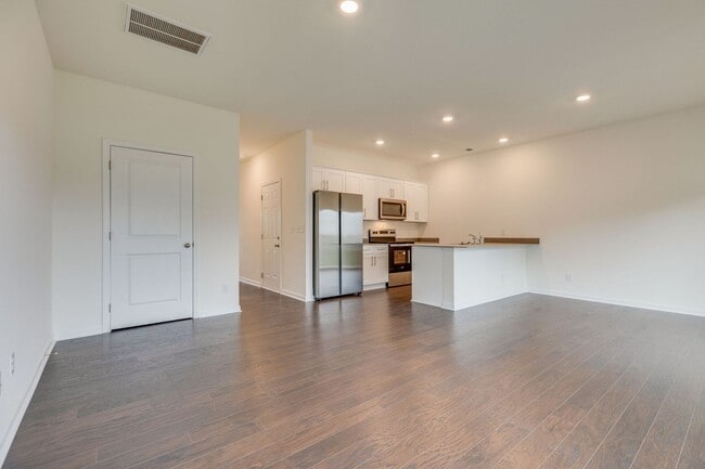 Building Photo - New 3BR Townhome in Saylor’s Place – Modern Finishes & Prime Jonesborough Location