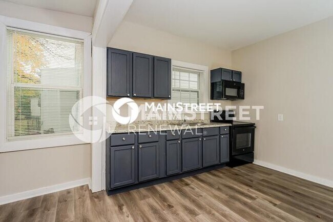 Building Photo - 4 Bedroom Pet-Friendly Home in Louisville,...