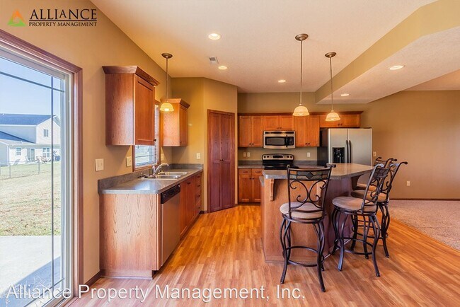 Building Photo - 3 br, 2.5 bath House - 526 Stonedale Dr.