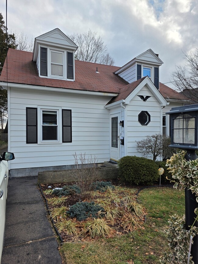 Building Photo - 19 Lakeview Ave