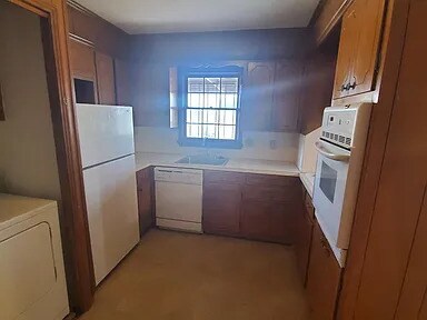 Building Photo - 6401 Sandpiper Dr