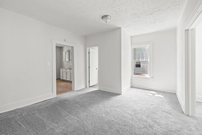 Building Photo - Charming 4 Bedroom, 2 Bathroom house