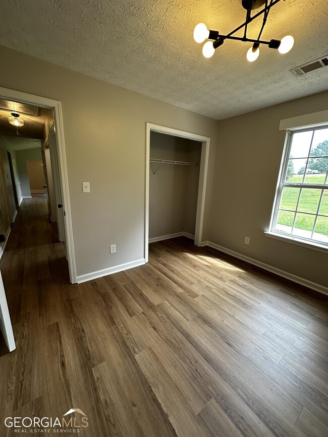 Building Photo - 641 Honey Creek Rd