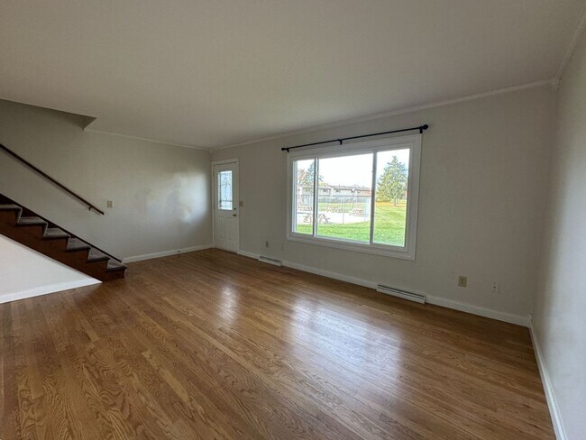 Building Photo - 3BD/1.5BA Townhome Condo in Germantown!