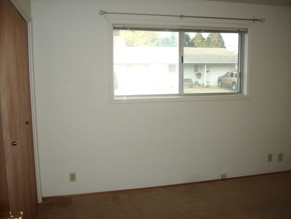 Building Photo - Pasa07