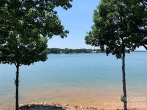 Building Photo - 912 Southwest Dr