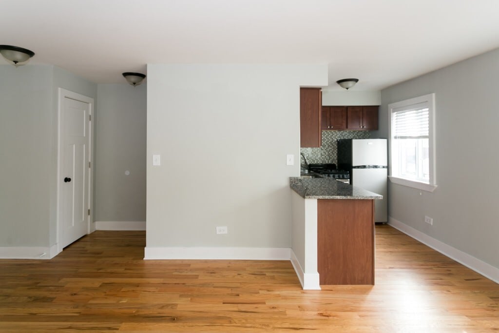 Building Photo - 704 Elm Pl