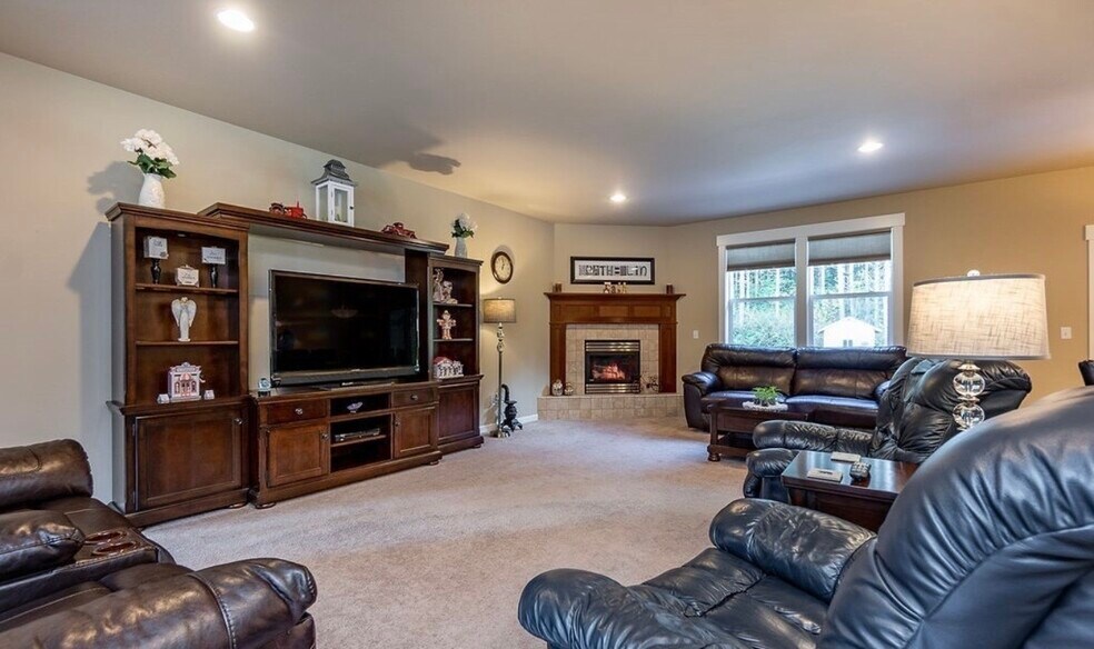 Building Photo - 26608 12th Dr NW