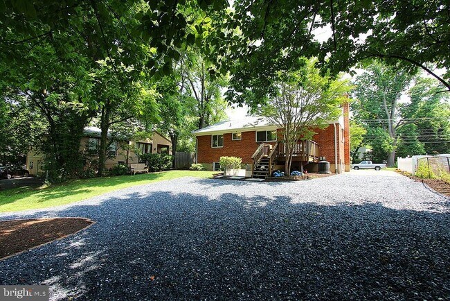 Building Photo - 5028 River Rd