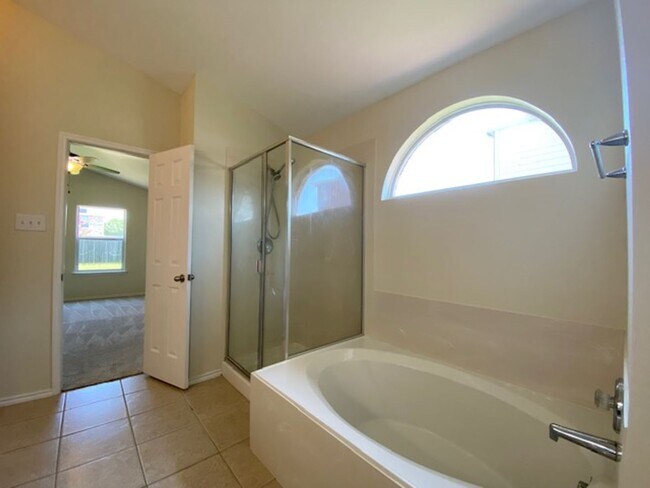 Building Photo - Lovely 4 bedroom, 2 bath home for lease!