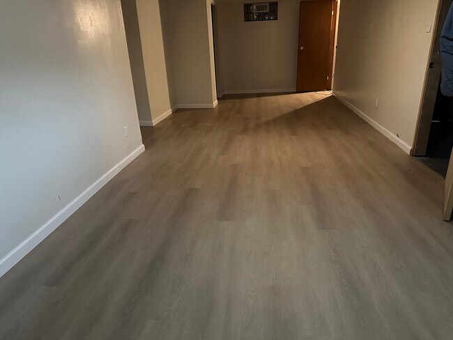 Building Photo - 1279 E N Broadway St