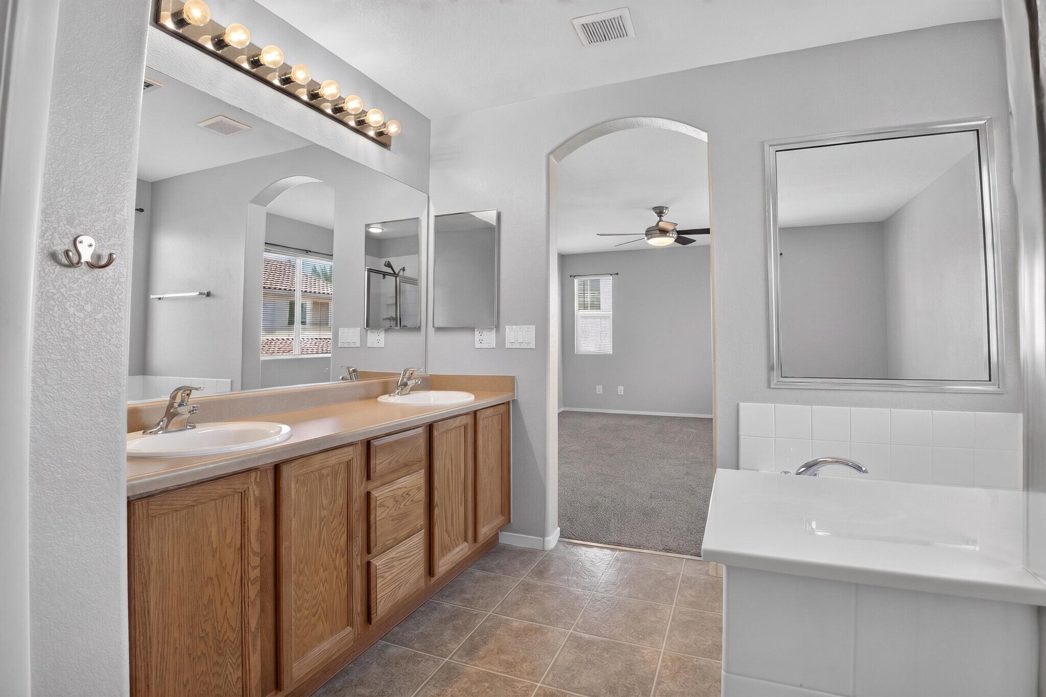 Building Photo - 10648 Bandera Mountain Ln
